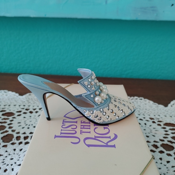 Just The Right Shoe Mini Collectible and Accessory - Picture 7 of 9